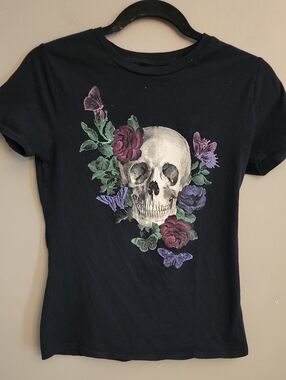 Hot Topic Skull Graphic Tee